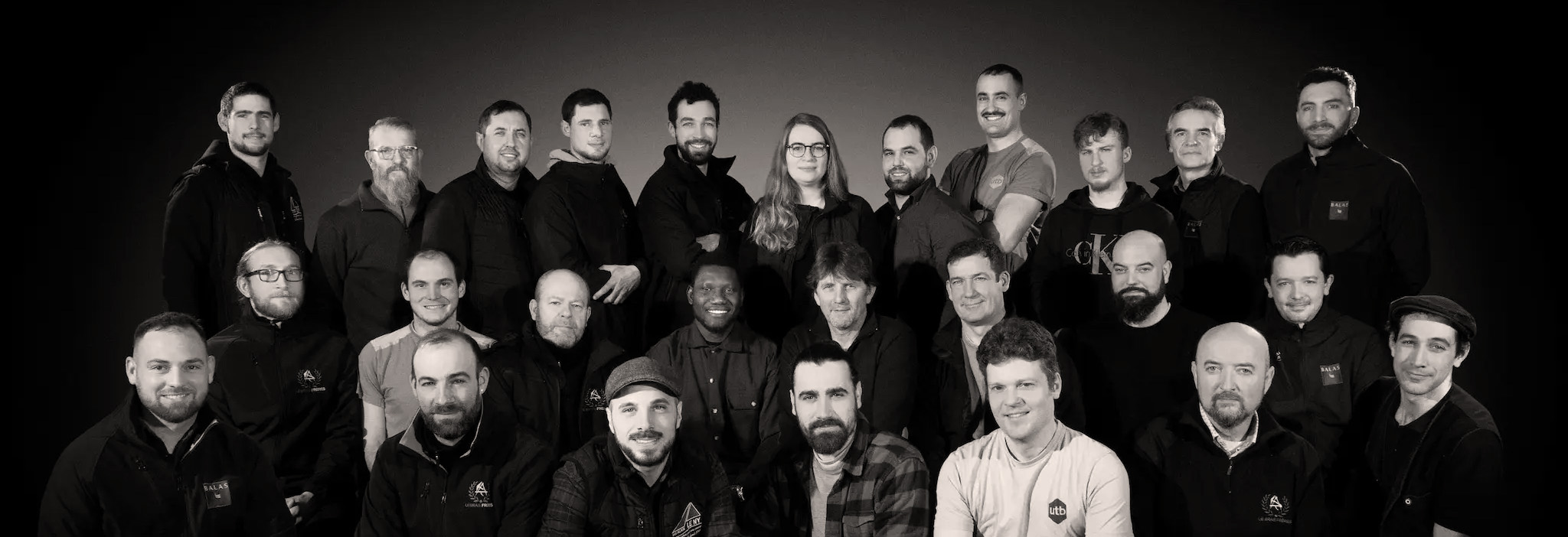 Portrait de groupe des artisans et intervenants du chantier